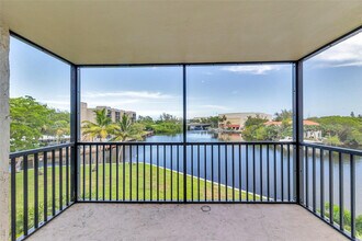 Building Photo - 7 Royal Palm Way