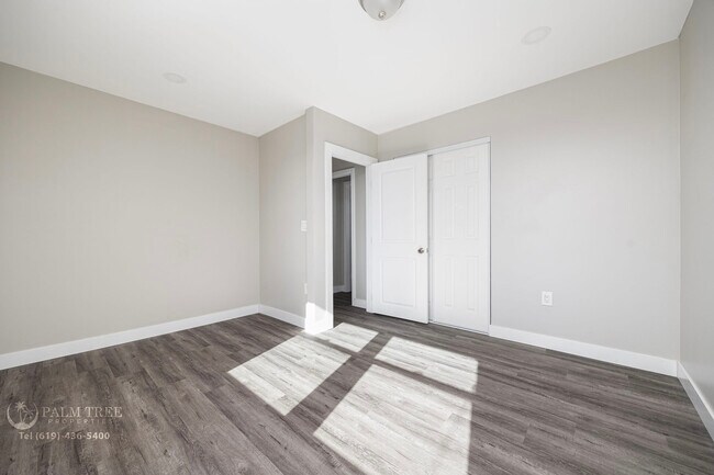 Building Photo - 4515-17 Hilltop Dr