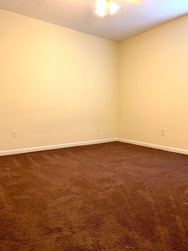 Foto del edificio - 1951 Rock Ledge Ct