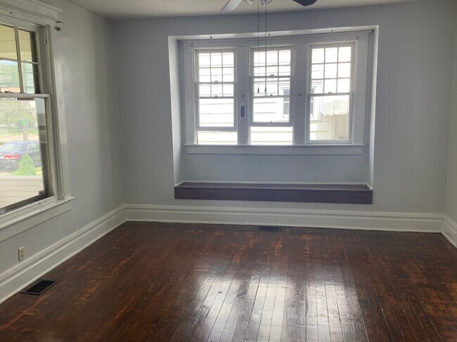 Foto del edificio - 622 N Eastwood Ave