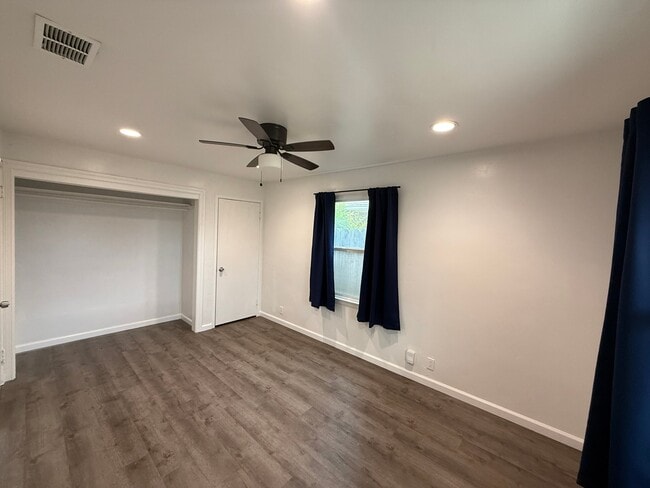 Building Photo - 627 El Terino Ave