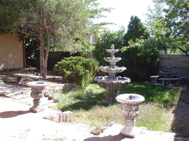 Patio interior - 7204 Avenida La Costa NE