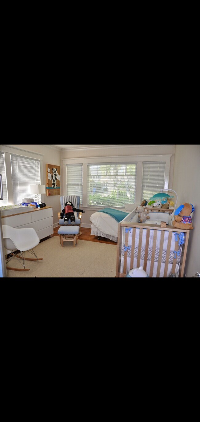 Foto del edificio - 2376 Glendon Ave