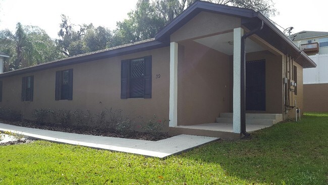 Foto del edificio - 39 Sunnyside Dr