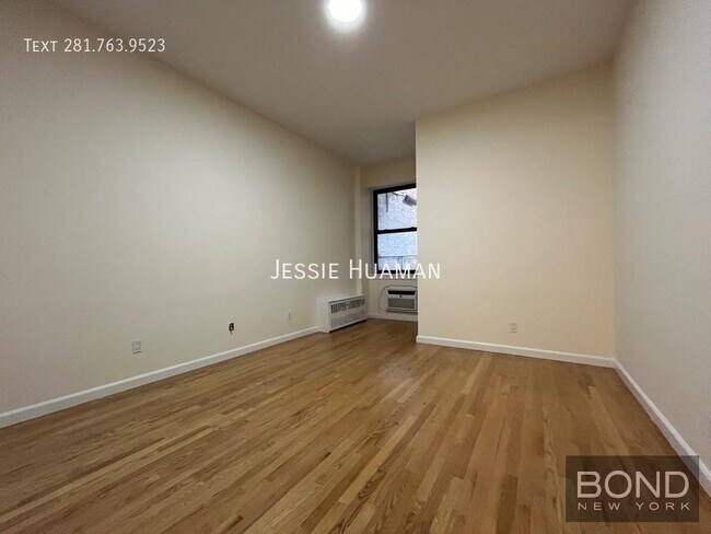 Building Photo - 306 E 91st St