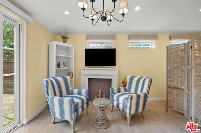 Building Photo - 777 El Medio Ave