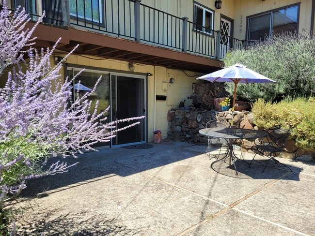 main entry - 2395 Eastlake Dr