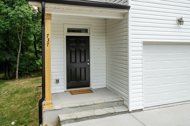 Building Photo - 737 Grover Ln