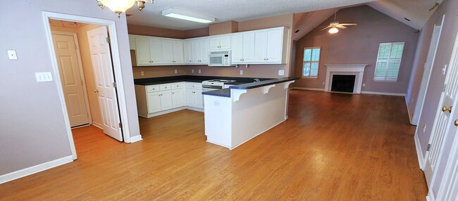 Foto del edificio - 3 Bedroom 2 Bathroom Single Story Home in ...