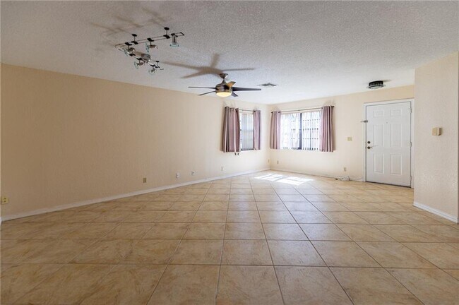 Building Photo - 9132 Vineyard Lake Dr