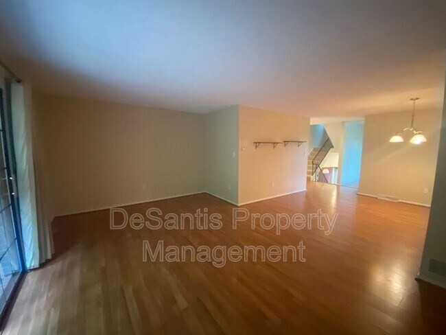 Building Photo - 169 London Towne Dr