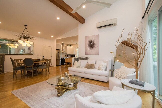 Foto del edificio - 125 Little Willow Cir