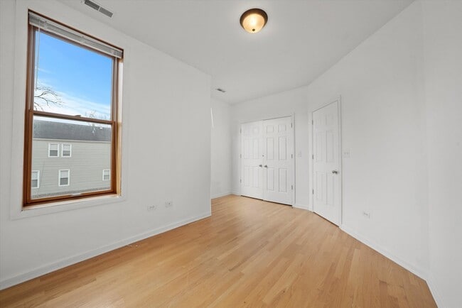 Foto del edificio - 716 W 51st St