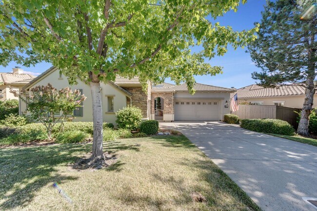 Foto del edificio - Luxury 4-Bedroom Home in El Dorado Hills Exclusive Serrano Community!