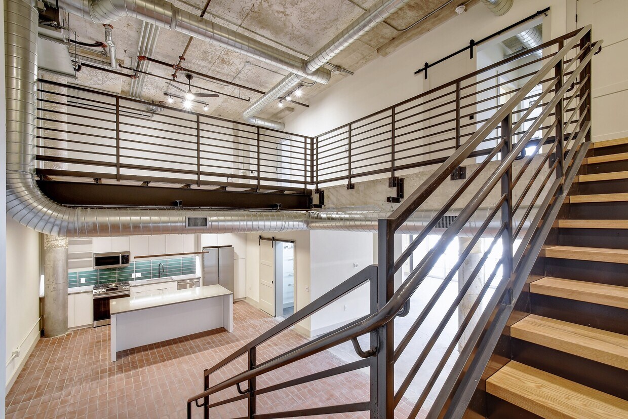 Photo - 215 Coca-Cola Pl (San Antonio, TX)