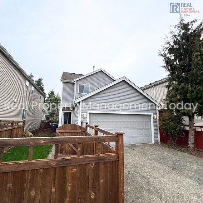 Building Photo - Great 3 bed and 3 bath home in Spanaway!