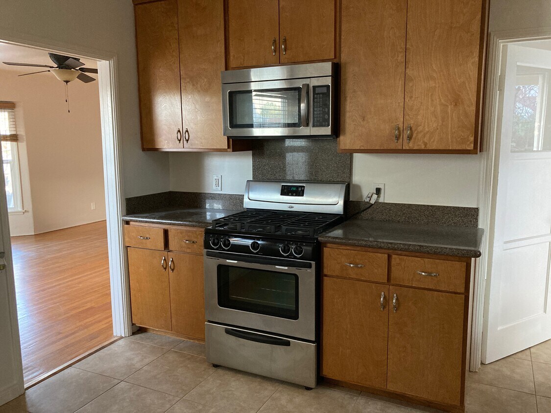 Kitchen - 13730 Penn St