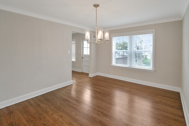 Foto del edificio - 8729 Bridgeport Ave