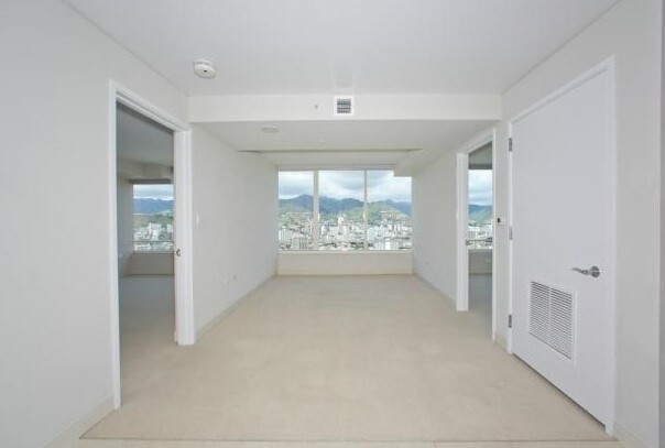 Building Photo - 1009 Kapiolani Blvd