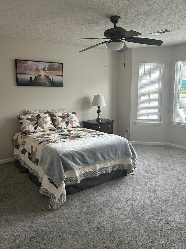 Foto principal - 4144 Flakes Mill Manor Ln