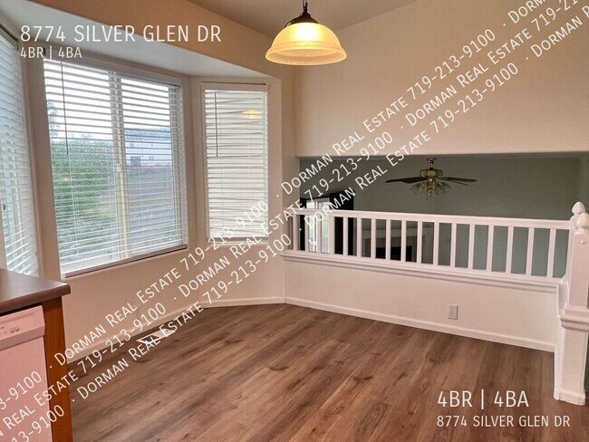 Foto del edificio - 8774 Silver Glen Dr