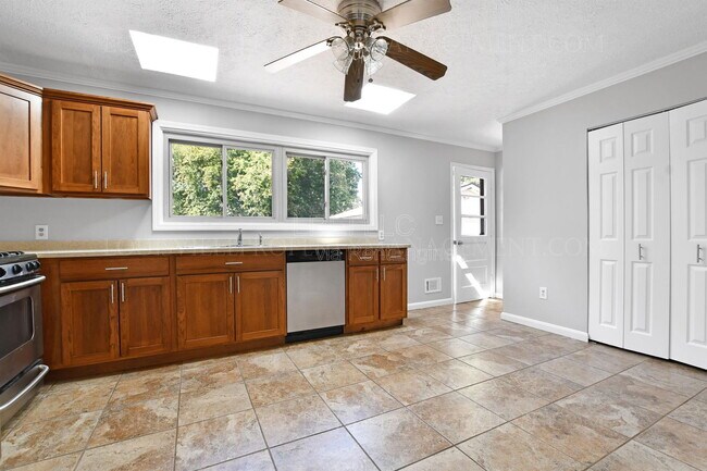 Foto del edificio - 8212 Devonshire Dr