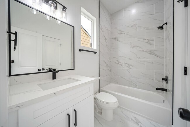 Building Photo - 3468 Bremond St