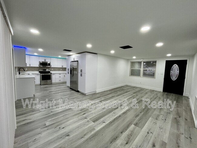Foto del edificio - 3314 Trask Dr