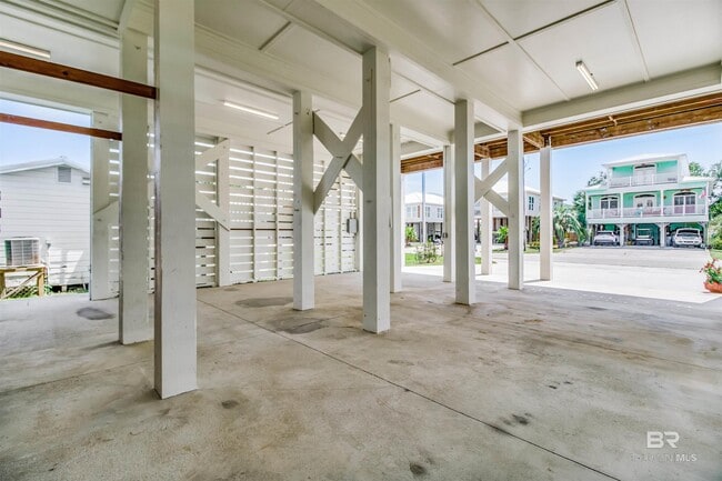 Building Photo - 5601 Bayou St John Ave