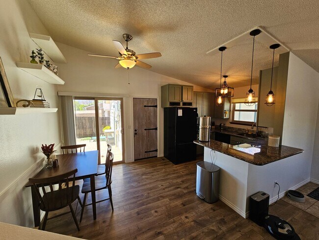 Building Photo - 3 bed 2 bath in 80920!