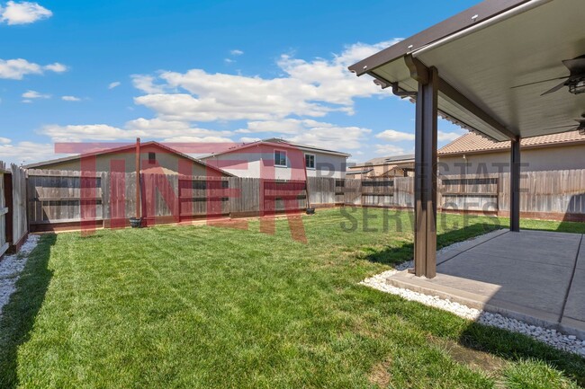 Building Photo - Spacious Pet Friendly Lennar Home with Mod...