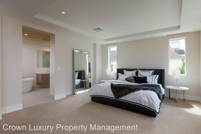 Building Photo - 3 br, 3.5 bath House - 450 N. Palm Drive #206