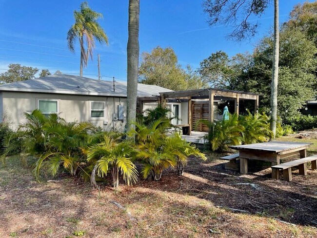 Foto del edificio - Beautiful 3 bed 2 bath house in Clearwater