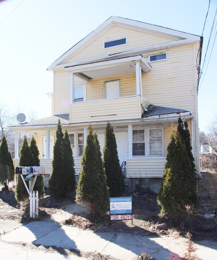 8 William St Unit 2, Danbury, CT 06810 Room for Rent in Danbury, CT