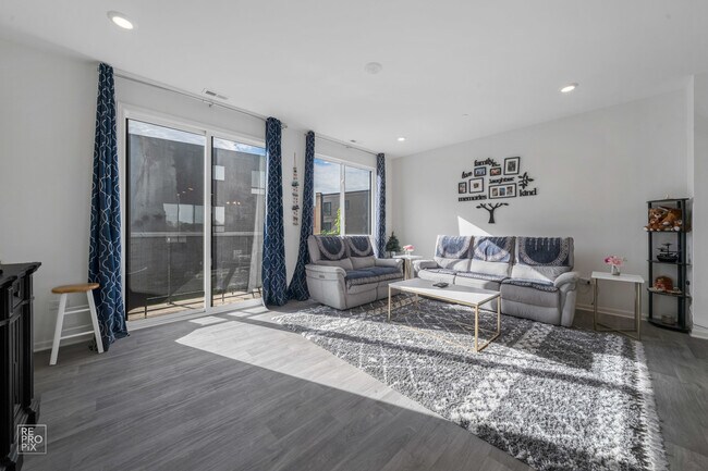 Foto del edificio - 2345 Parkside Dr