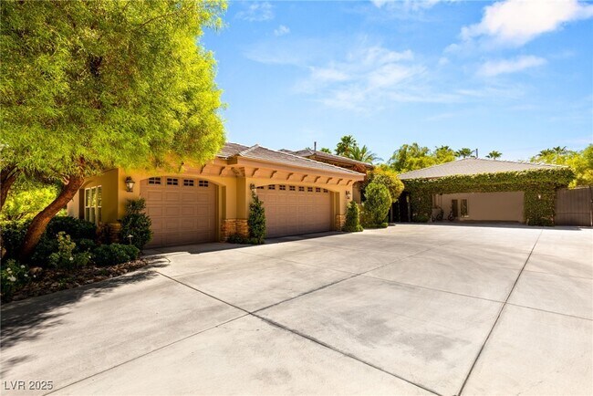 Foto del edificio - 9813 Moon Valley Pl