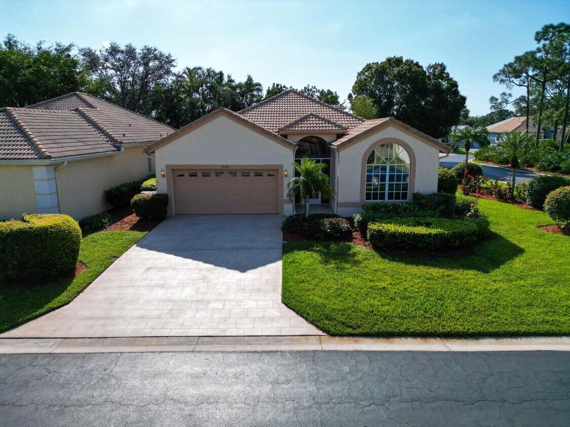 1528 SE Holyrood Ln, Port Saint Lucie, FL 34952 House Rental in Port