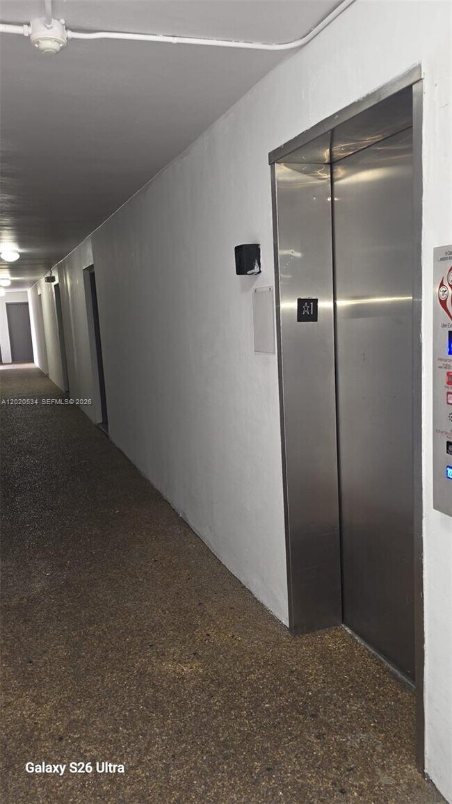 Foto del edificio - 8107 SW 72nd Ave
