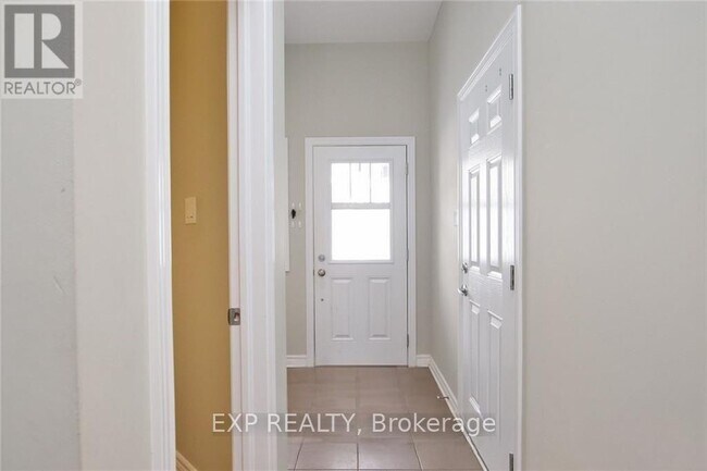 Building Photo - 213 Halyard Way