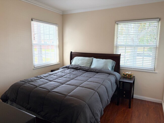 Foto del edificio - Fully Furnished 3BR Home with Private Patio & Backyard – Perfect Covina Getaway