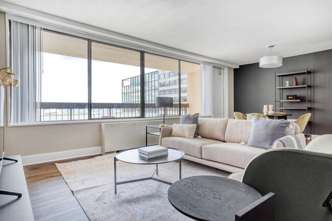 Building Photo - 1515 Richmond Hwy Building Photo - 1515 Richmond Hwy