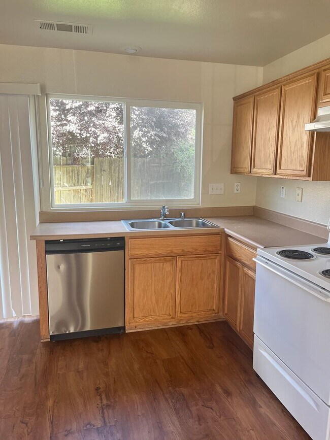 Foto del edificio - 3 bedroom 2 bath Home in Merced