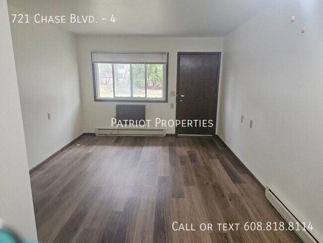 Building Photo - 1 bedroom/ 1 bath apartment in Sun Prairie...