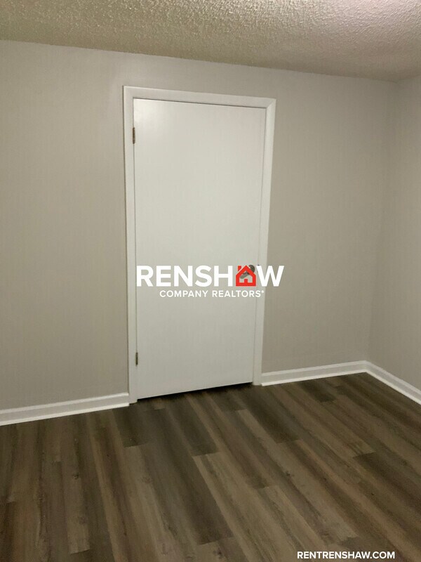 Foto del edificio - 900 S College St