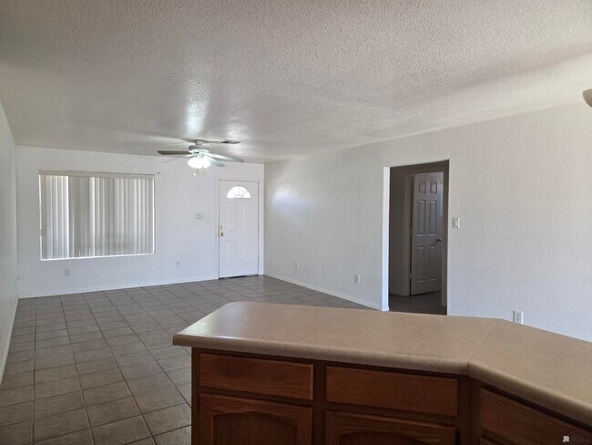 Foto del edificio - 10389 E 37th St