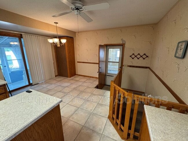 Building Photo - 2106 Assumption Dr