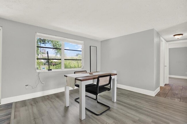 Foto del edificio - 3543 Trask Dr