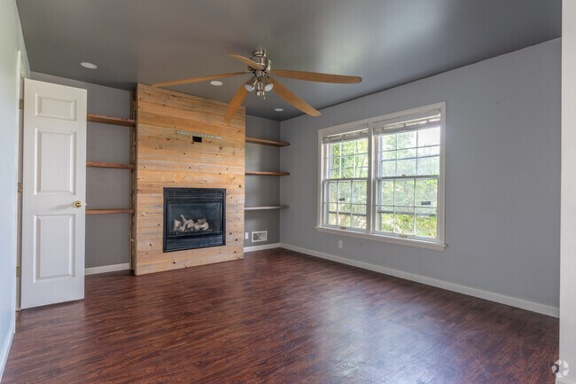 3 habitaciones, 2,5 baños - Sala de estar - 3010 Taylorsville Rd