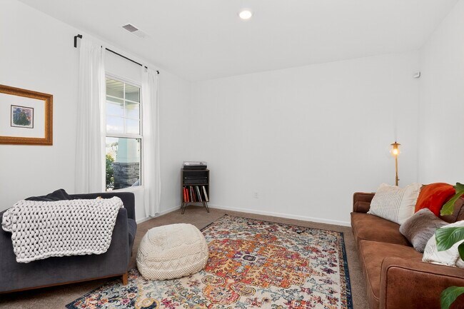 Foto del edificio - 7132 Wheyfield Dr