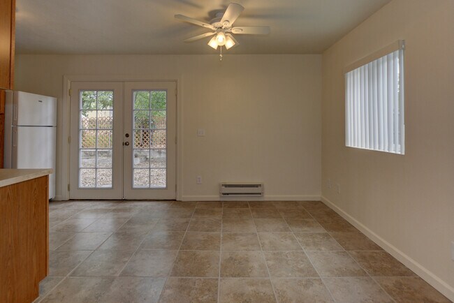 Foto del edificio - 114 N Willow St